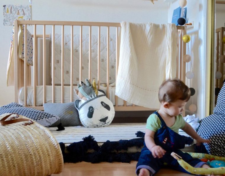 Bebe 9 Mois Dans Sa Chambre – Idées De Tricot Gratuit encequiconcerne Decoration Chambre Jusque Quel Age