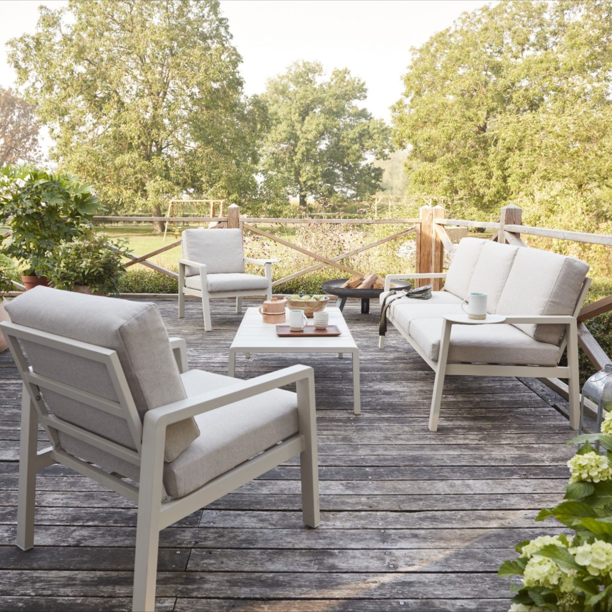 Cet Élégant Salon De Jardin Santorin Peut Accueillir Jusqu'À 5 ... tout Salon De Jardin Castorama Tout Au Long De La Maison