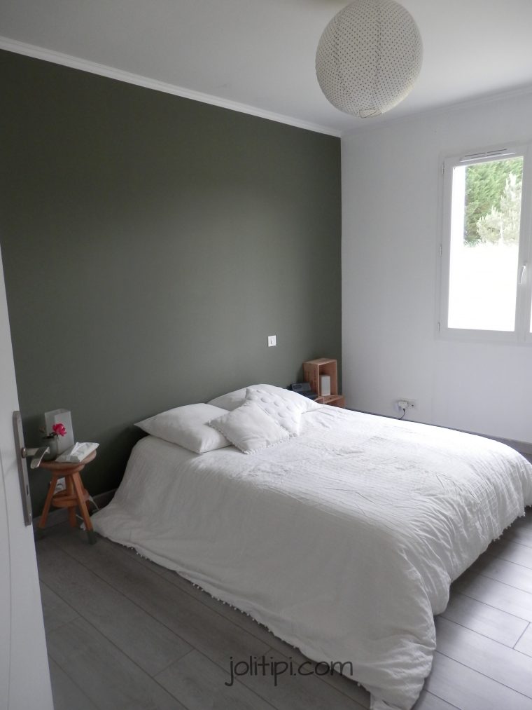 Chambre Kaki Et Blanc : Visite – Joli Tipi encequiconcerne Decoration Chambre Grâce À La Maison