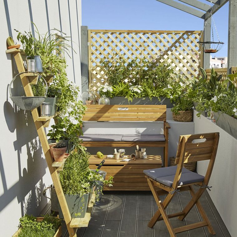Choisir Les Plantes Pour Un Balcon Orienté Ouest – Marie Claire avec Salon De Jardin Castorama Tout Au Long De La Maison