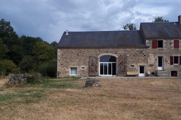 Dans La Creuse, Région Du Limousin, Près De Boussac, Une Maison En … dedans Salon De Jardin Castorama Près De Saint-Pierre