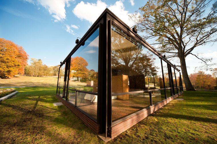 Découvrez Cette Incroyable Maison En Verre, Totalement Transparente … dedans Architecte D&#039;Intérieur Derrière Maison