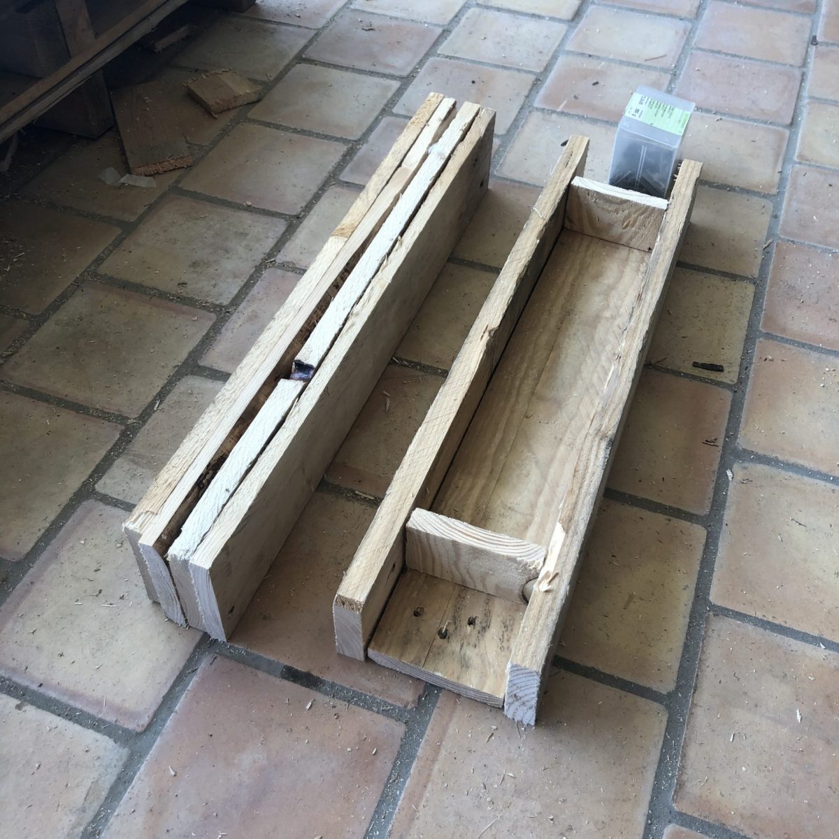 Fabrication D' Une Table Basse Avec Mini Jardin Intégré - Kastor Corp. concernant Salon De Jardin Carrefour Contre Cadre