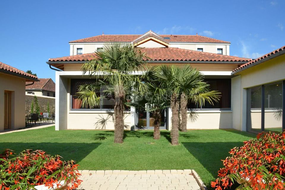 Hôtel La Villa Toscane - Abc Salles pour Salon De Jardin Hesperide Auprès De La Réunion