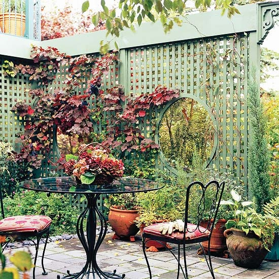 Installer Un Brise-Vue Dans Le Jardin Pour Plus D'Intimité avec Cdiscount Salon De Jardin Derrière Le Mur