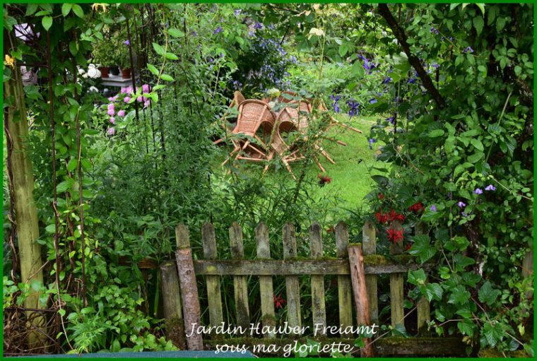 Jardin D'Ursula Hauber À Freiamt (Allemagne) – Sous Ma Gloriette dedans Table De Jardin Malgré La Pluie