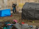 Le Street-Artiste Banksy Rend Hommage Aux Migrants À Calais intérieur Hommage Aux Nains De Jardin Google Jeux