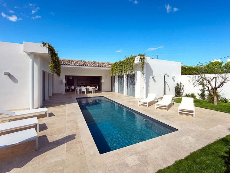 Luxueuse Villa Contemporaine Avec Piscine À Marilyn Maison Provençale … pour Décoration Maison Moderne Villa Avec Piscine