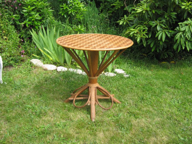 Table Ronde En Bambou Et Marqueterie De Chene : Breizh-Antik … serapportantà Salon De Jardin Bois Vu Du Dessus