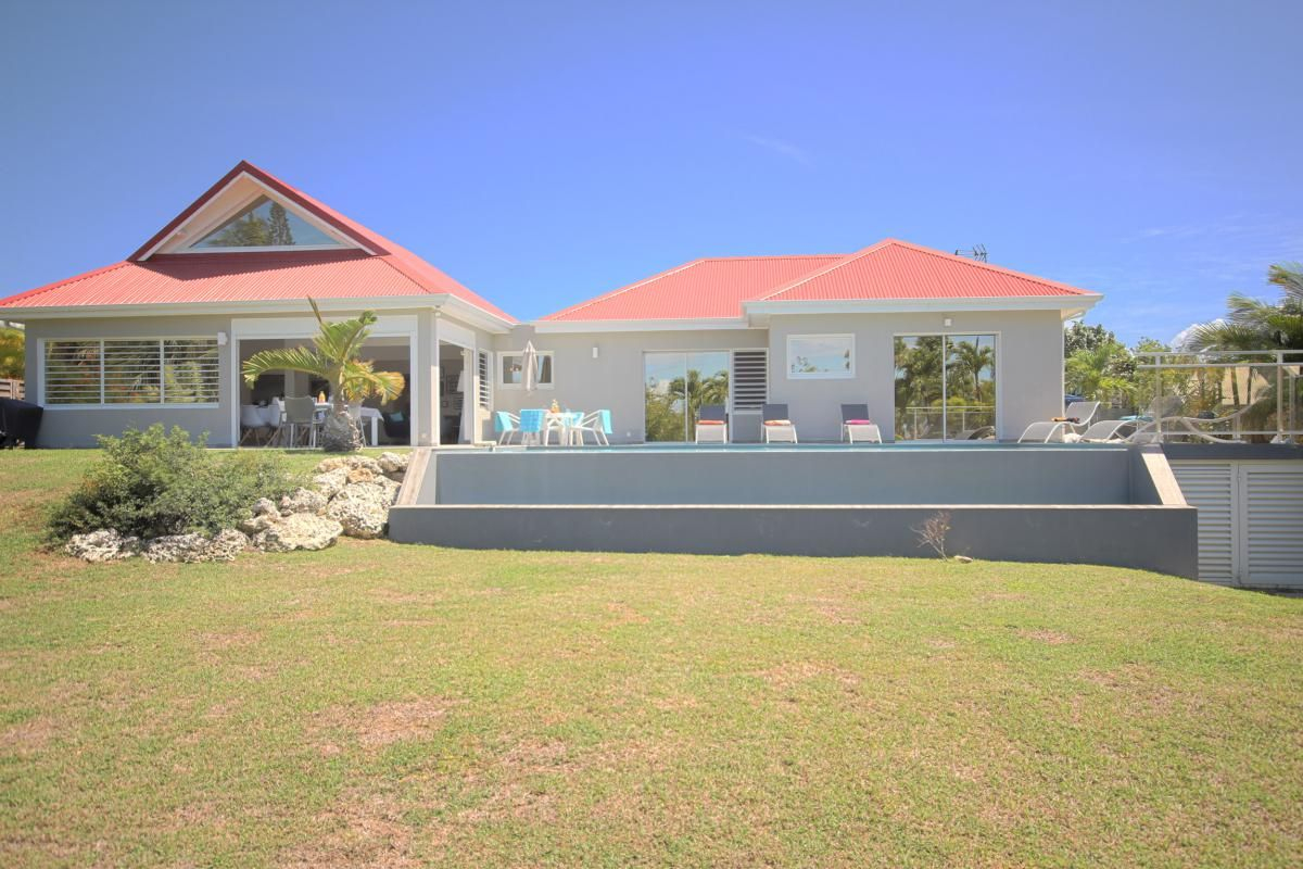 Villa Haut De Gamme À Louer En Guadeloupe - | Maison Guadeloupe ... dedans Décoration Maison Moderne Villa 3 Chambres