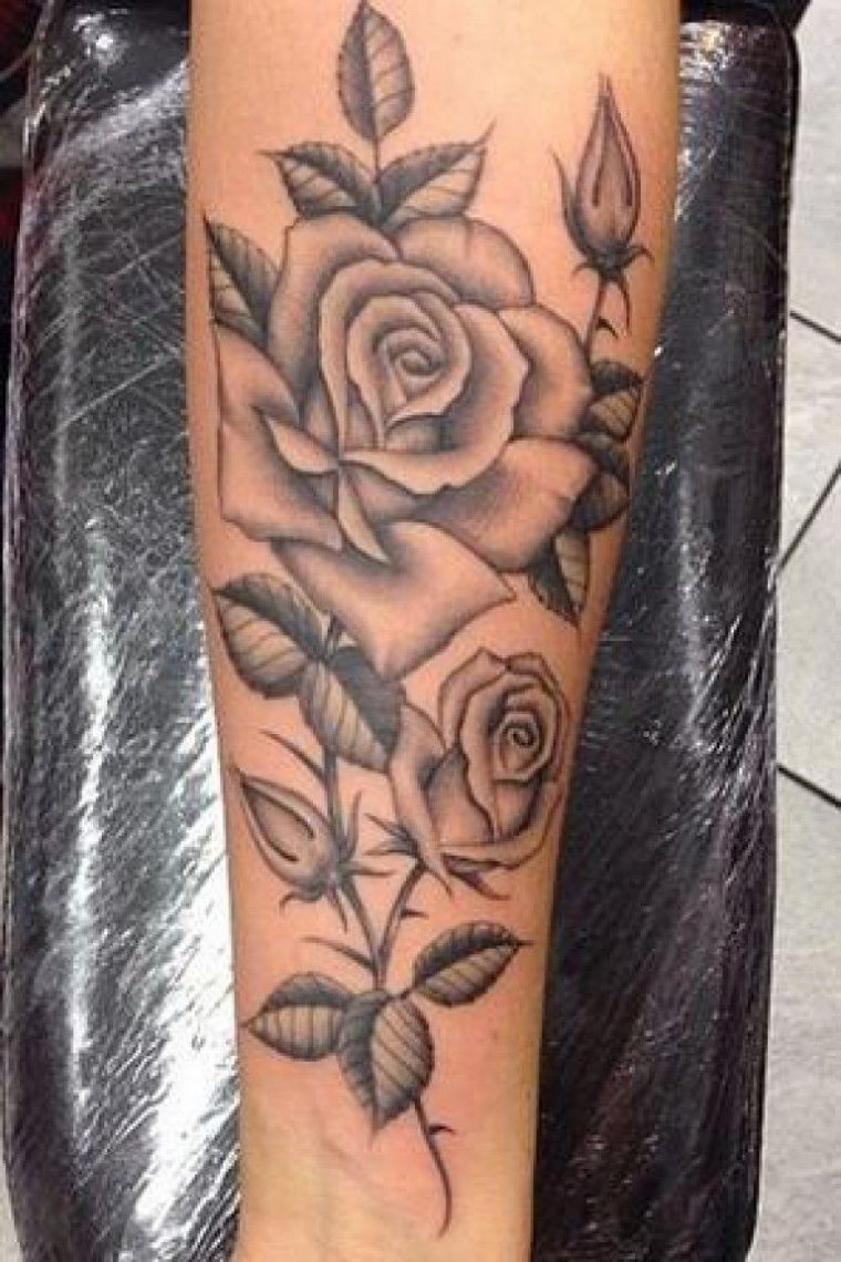 tatouages roses avant bras
